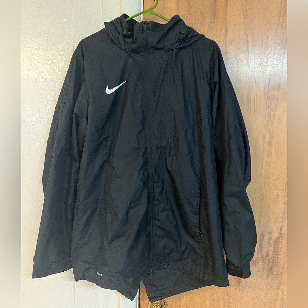 Men’s black Nike rain coat. Size L!